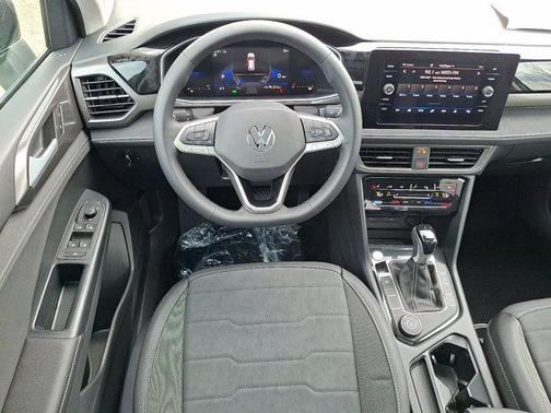 2025 Volkswagen Taos 1.5T SE Black