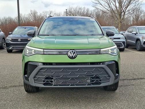 2025 Volkswagen Taos 1.5T SE Black