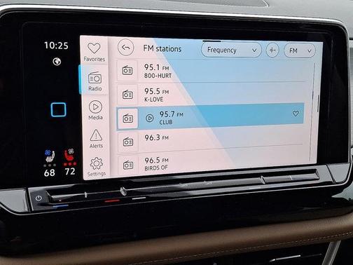 2025 Volkswagen Atlas Cross Sport 2.0T SE w/Technology 4MOTION