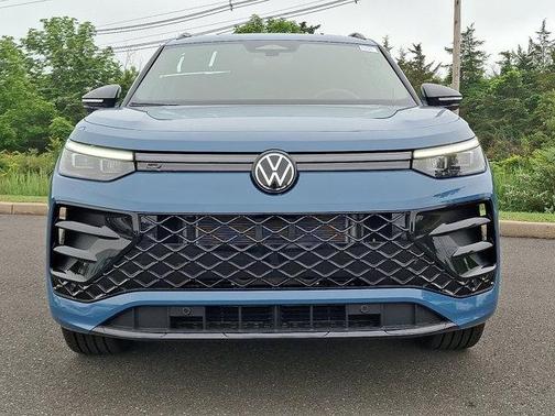2025 Volkswagen Tiguan 2.0T SE R-Line Black 4MOTION