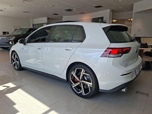 2025 Volkswagen Golf GTI 2.0T SE DSG