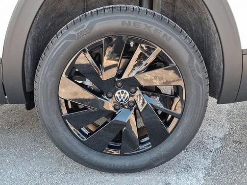 2025 Volkswagen Atlas 2.0T SE w/Technology 4MOTION