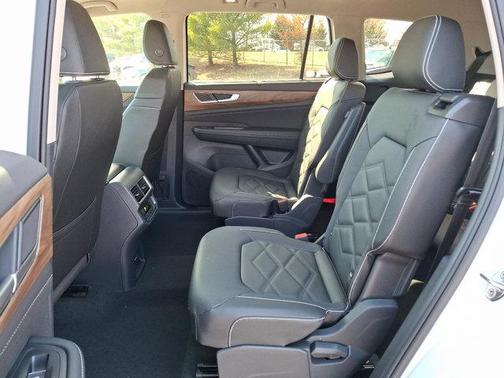 2025 Volkswagen Atlas 2.0T SE w/Technology 4MOTION