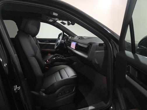 Chromite Black Metallic 2025 Porsche Cayenne Cayenne E-Hybrid