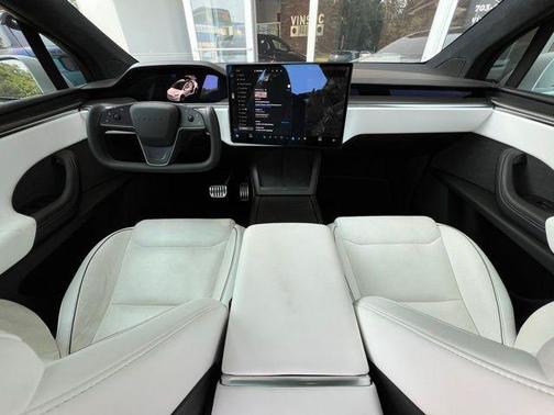 2022 Tesla Model X Plaid
