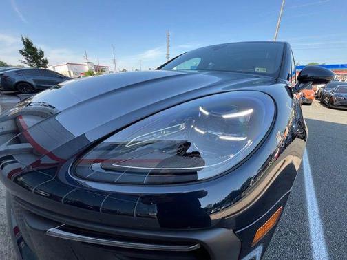 2023 Porsche Macan Base