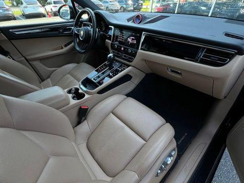 2023 Porsche Macan Base