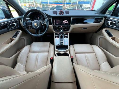 2023 Porsche Macan Base