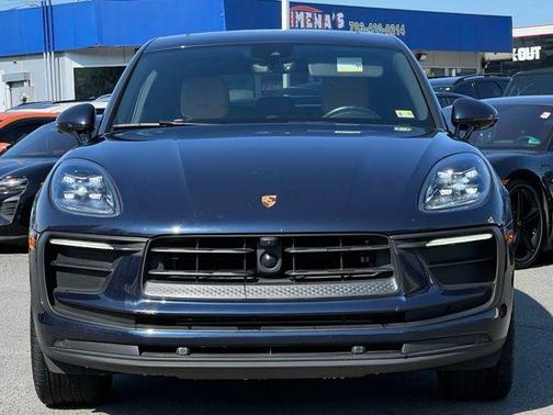 2023 Porsche Macan Base