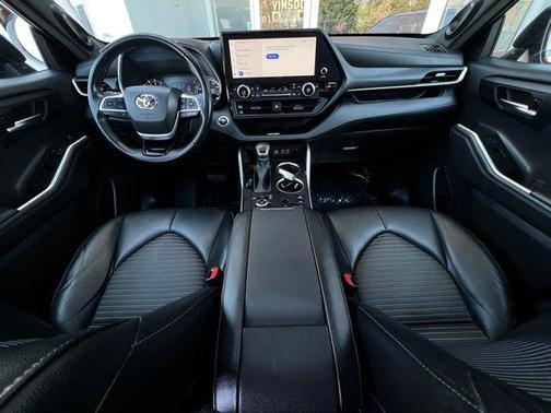 Midnight Black Metallic 2023 Toyota Highlander XSE