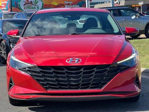 2022 Hyundai ELANTRA SEL