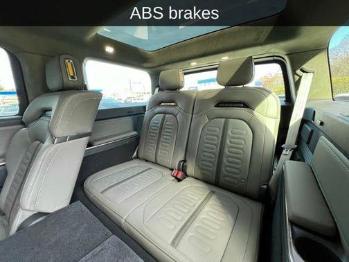 2024 Rivian R1S Adventure