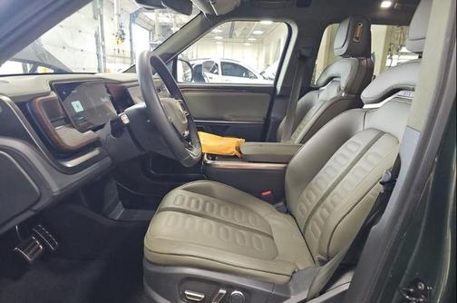 2024 Rivian R1S Adventure