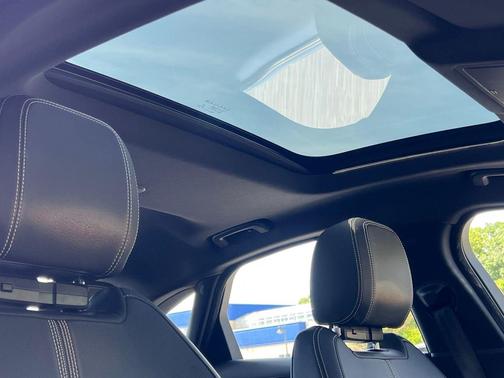 Santorini Black Metallic 2024 Jaguar XF R-Dynamic SE
