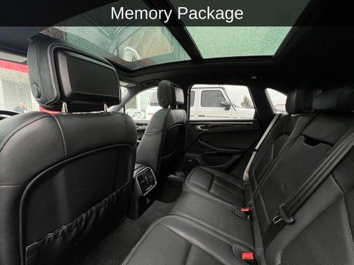White 2022 Porsche Macan Macan