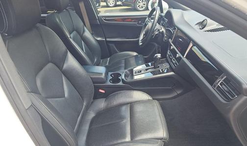 White 2022 Porsche Macan Macan