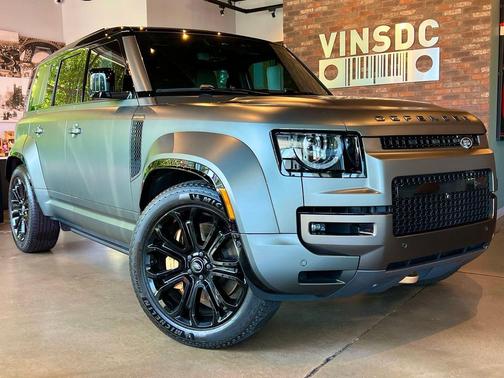 Faroe Green Premium Metallic 2025 Land Rover Defender OCTA