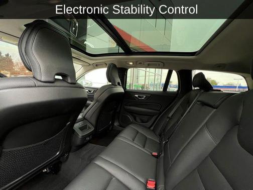 2025 Volvo V60 Cross Country B5 Plus
