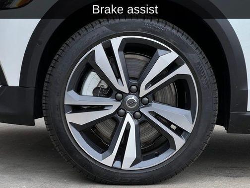 2025 Volvo V60 Cross Country B5 Plus