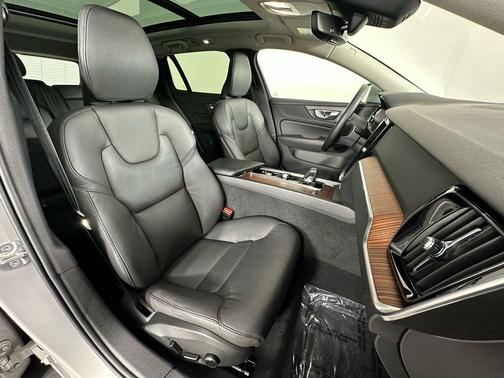 2025 Volvo V60 Cross Country B5 Plus