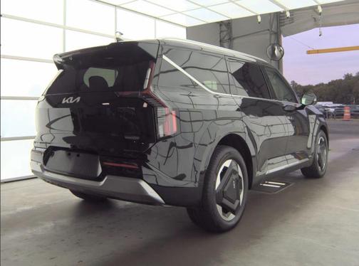 2025 Kia EV9 Land