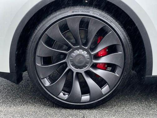 2025 Tesla Model Y Performance