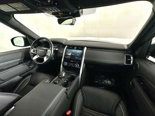 2023 Land Rover Discovery Metropolitan Edition