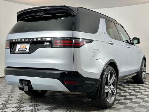 2023 Land Rover Discovery Metropolitan Edition