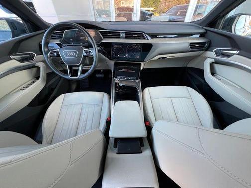 2024 Audi Q8 55 Premium