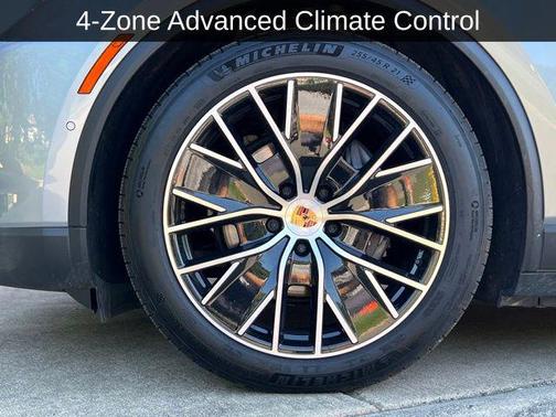 Dolomite Silver Metallic 2024 Porsche Macan Macan Electric 4