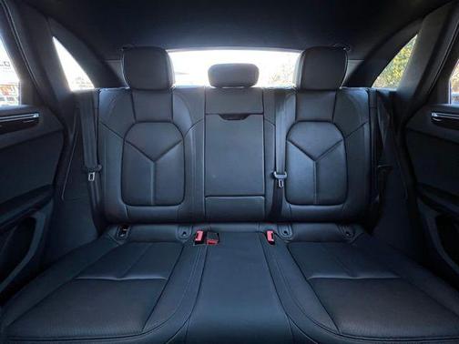 2023 Porsche Macan Base