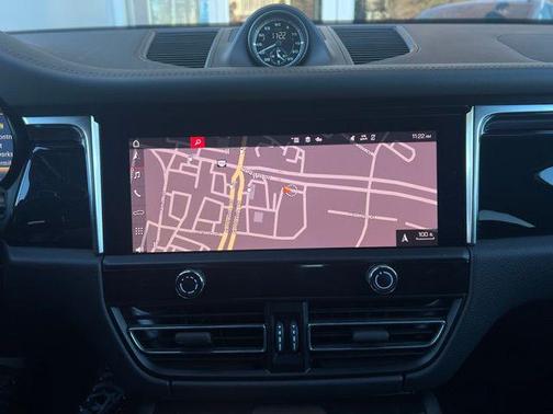 2023 Porsche Macan Base