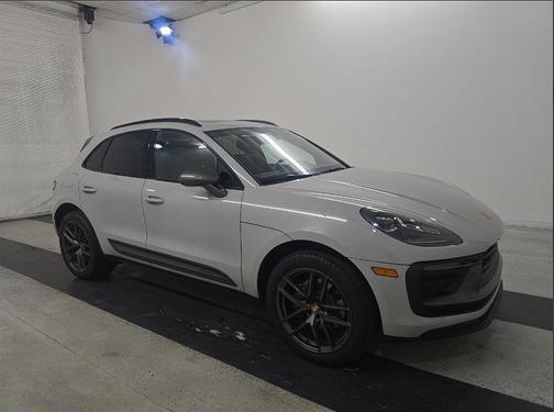 2023 Porsche Macan Base