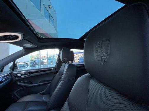 2023 Porsche Macan Base