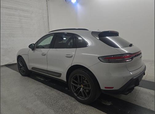 2023 Porsche Macan Base