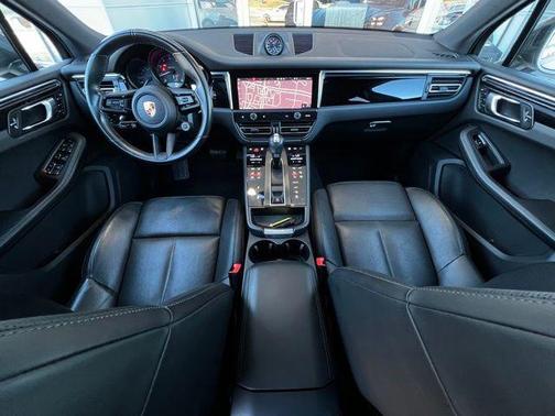 2023 Porsche Macan Base
