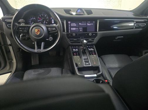 2023 Porsche Macan Base