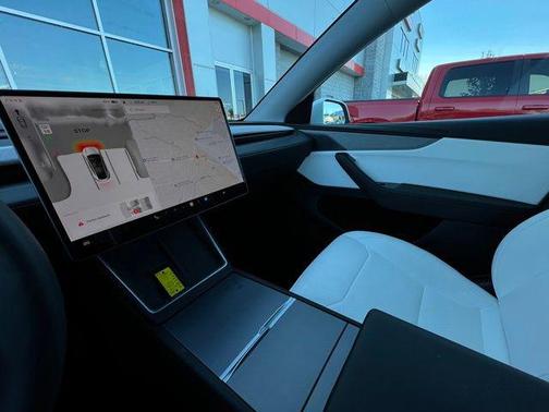 Pearl White Multi-Coat 2026 Tesla Model Y