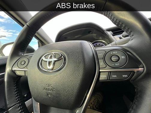 2019 Toyota Camry Hybrid XLE