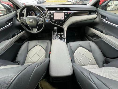 2019 Toyota Camry Hybrid LE