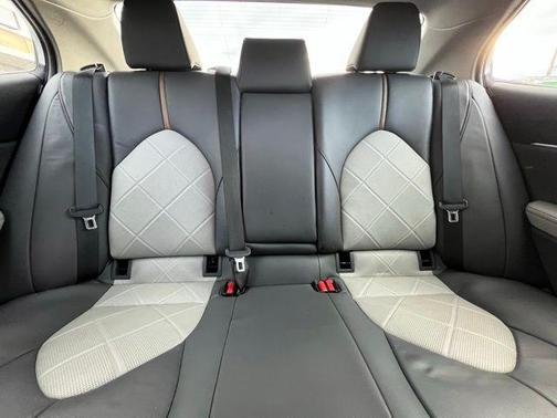 2019 Toyota Camry Hybrid LE