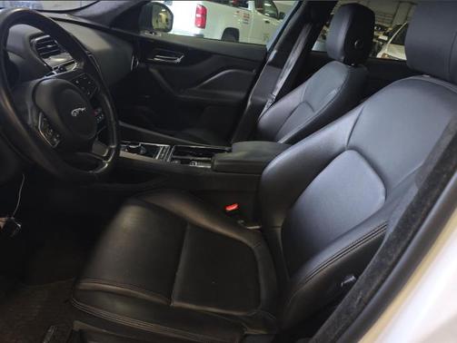 2019 Jaguar F-PACE 25t Premium