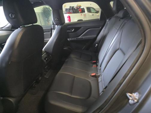 2019 Jaguar F-PACE 25t Premium