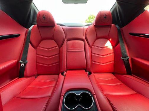 Gold 2013 Maserati GranTurismo Sport
