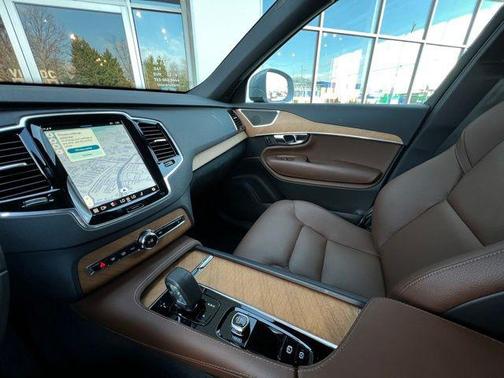 2025 Volvo XC90 B6 Plus 7-Seater