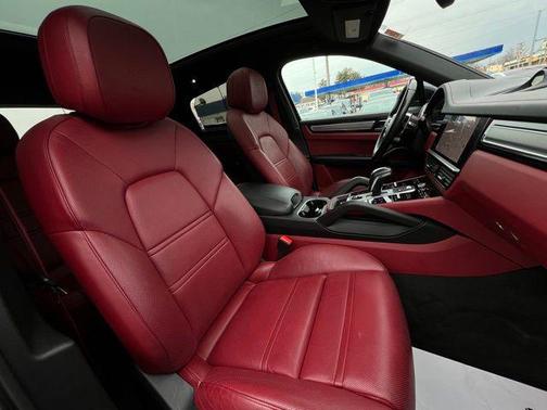 2023 Porsche Cayenne Platinum Edition