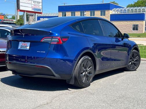 Deep Blue Metallic 2023 Tesla Model Y Long Range