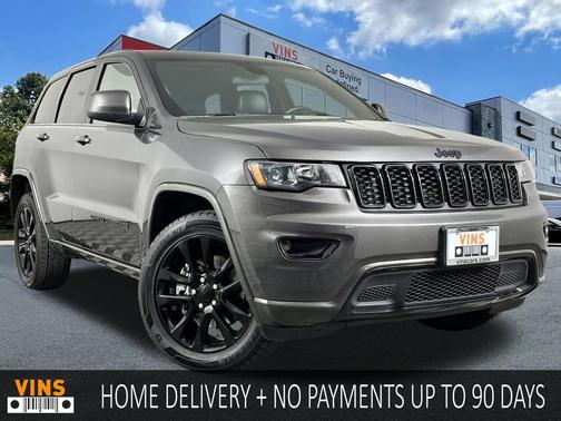 Granite Crystal Metallic Clearcoat 2021 Jeep Grand Cherokee Laredo