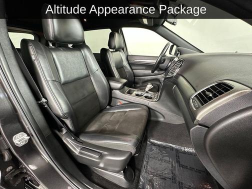 Granite Crystal Metallic Clearcoat 2021 Jeep Grand Cherokee Laredo