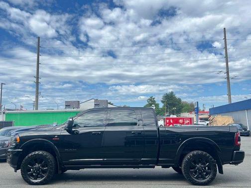 Diamond Black Crystal Pearlcoat 2024 RAM 2500 Limited
